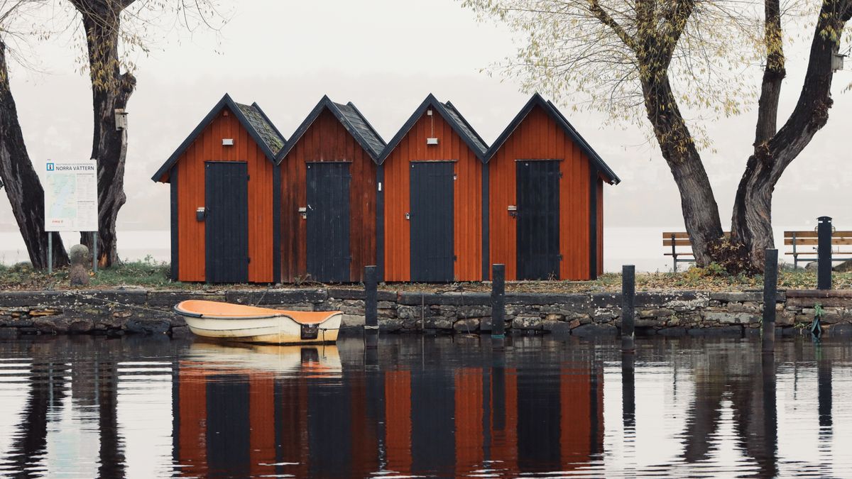 Svenskt landskap vid en sjö