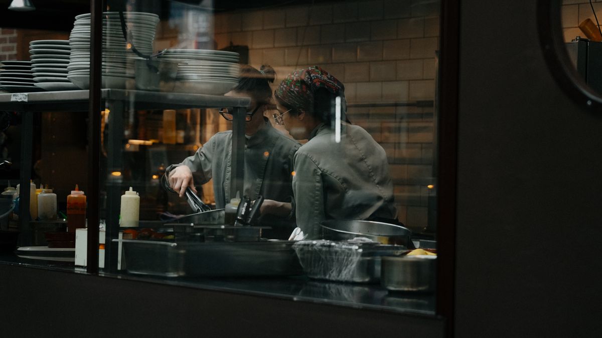 Restauranganställda i arbete